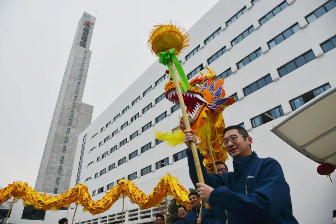 龍騰虎躍春意濃，巨人園區(qū)喜開工