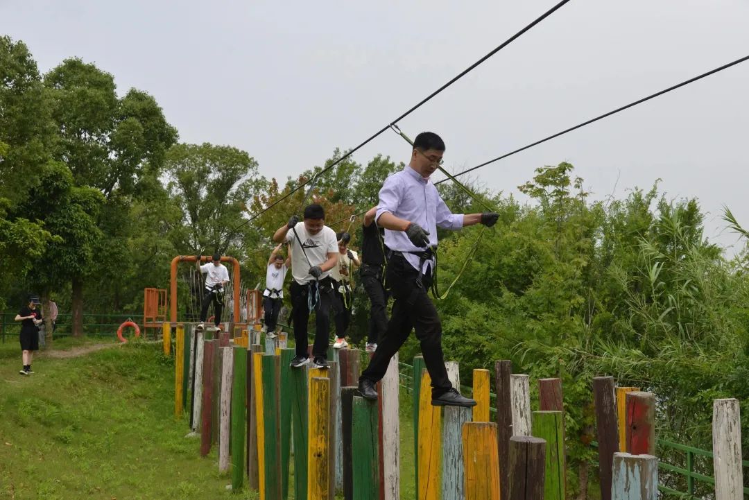 提升凝聚力 創(chuàng)造高收益——巨龍電梯開展團建活動