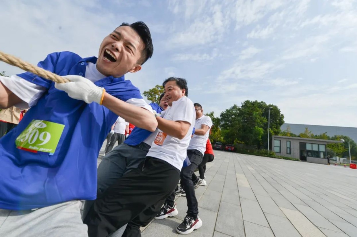 垂直攀登 巔峰之戰(zhàn)——巨龍電梯試驗塔登高跑開賽