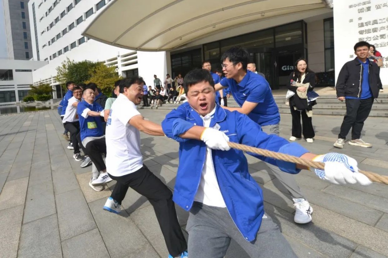 垂直攀登 巔峰之戰(zhàn)——巨龍電梯試驗塔登高跑開賽