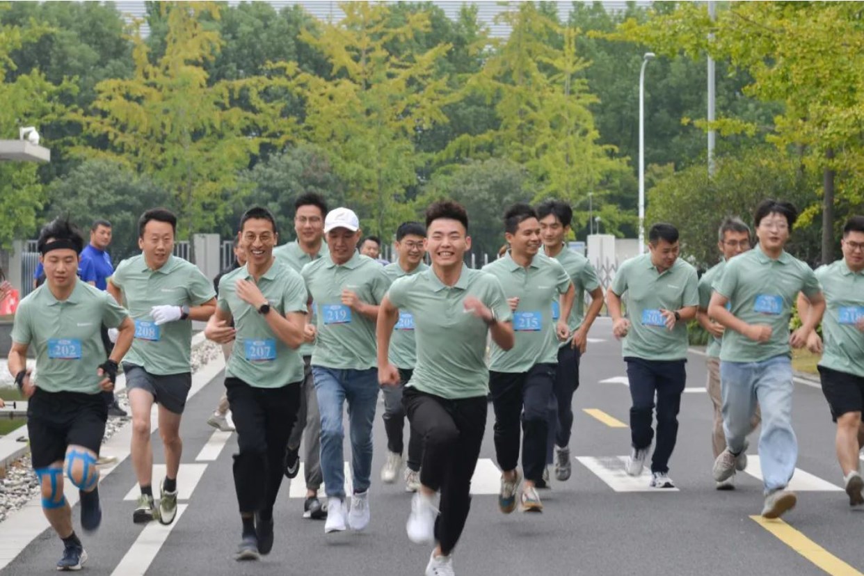 垂直攀登 巔峰之戰(zhàn)——巨龍電梯試驗塔登高跑開賽